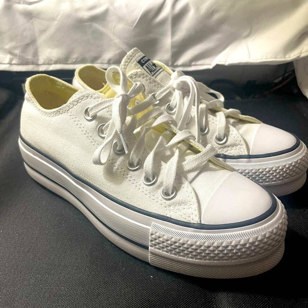 Converse Women’s Chuck Taylor All Star Platform sneakers W /Size 5.5